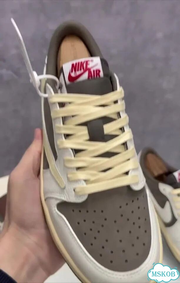 Кроссовки Nike Air Jordan 1 Travis Scott Бежевые фото 1
