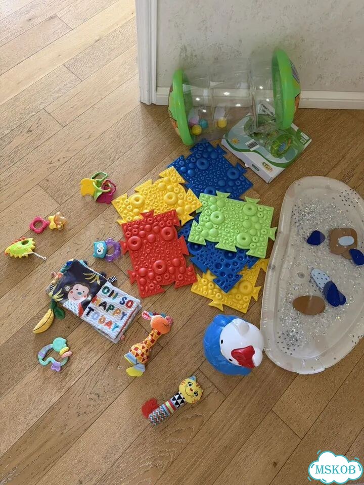 Развивающие игрушки для малышей до года фото 2