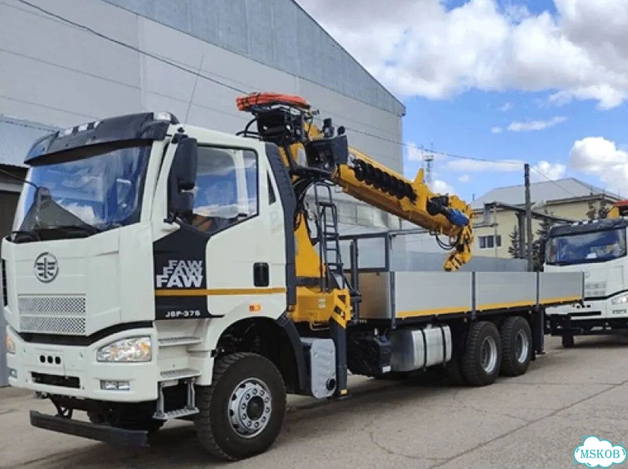 Бортовой грузовик FAW J6P с КМУ XCMG, 2025 фото 3