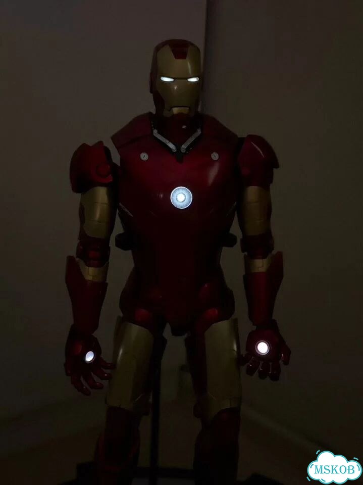 Коллекционная можель Iron Man Mark III фото 3