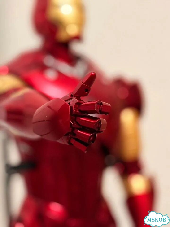Коллекционная можель Iron Man Mark III фото 4