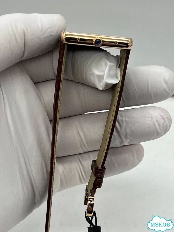 Часы женские Cartier Tank 27 мм кварцевые фото 6