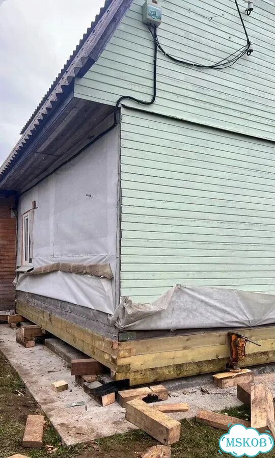 Замена гнилых венцов, ремонт полов, подъем домов фото 10