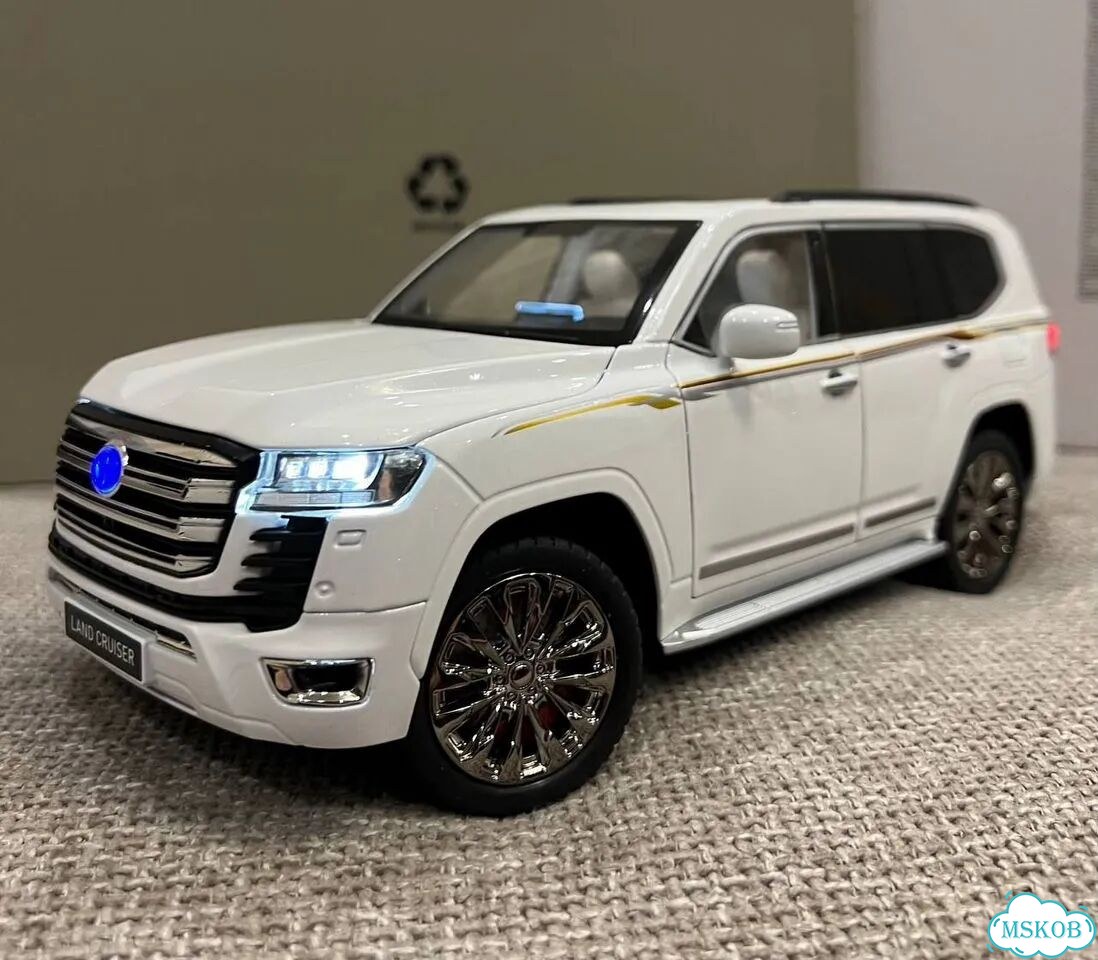 Металлическая машинка Toyota Land Cruiser 300 1:18 фото 2