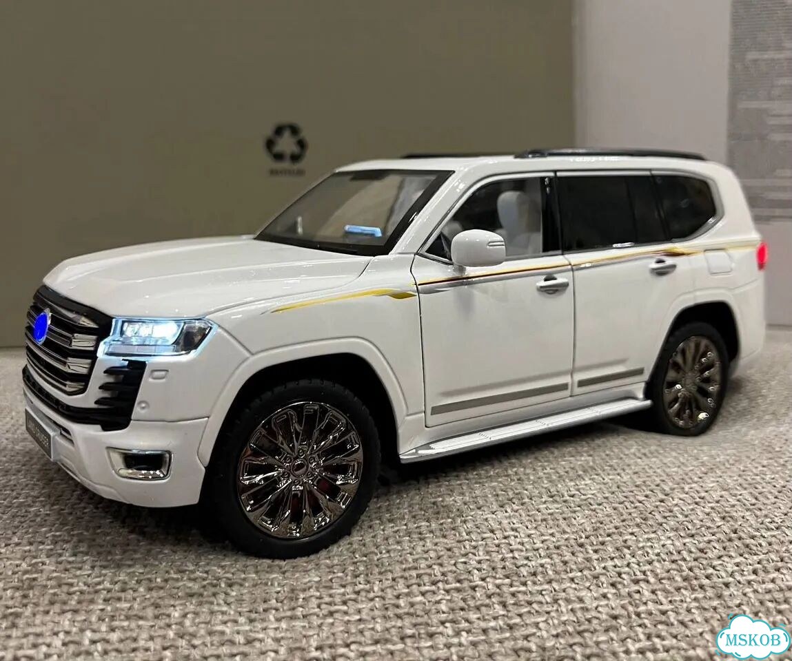 Металлическая машинка Toyota Land Cruiser 300 1:18 фото 5