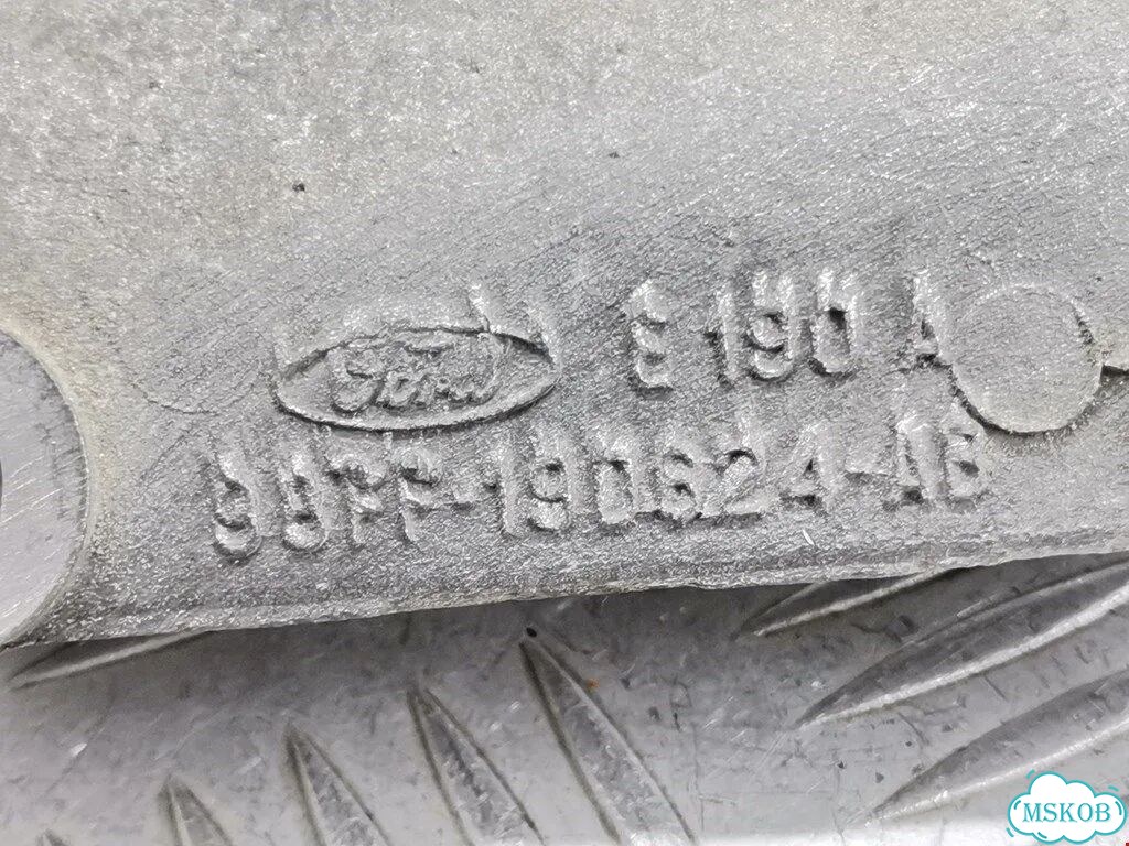 Кронштейн кондиционера Ford Focus 1 фото 5
