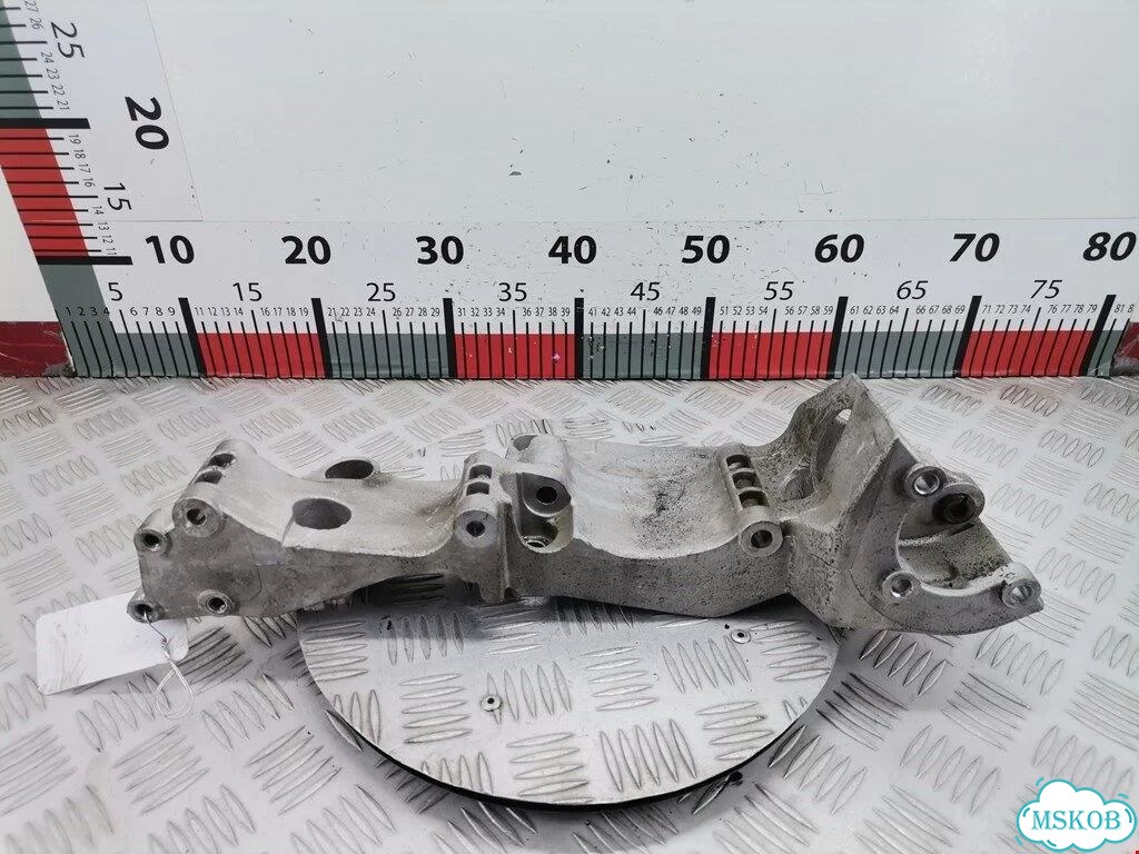 Кронштейн генератора Audi A3 8L фото 3