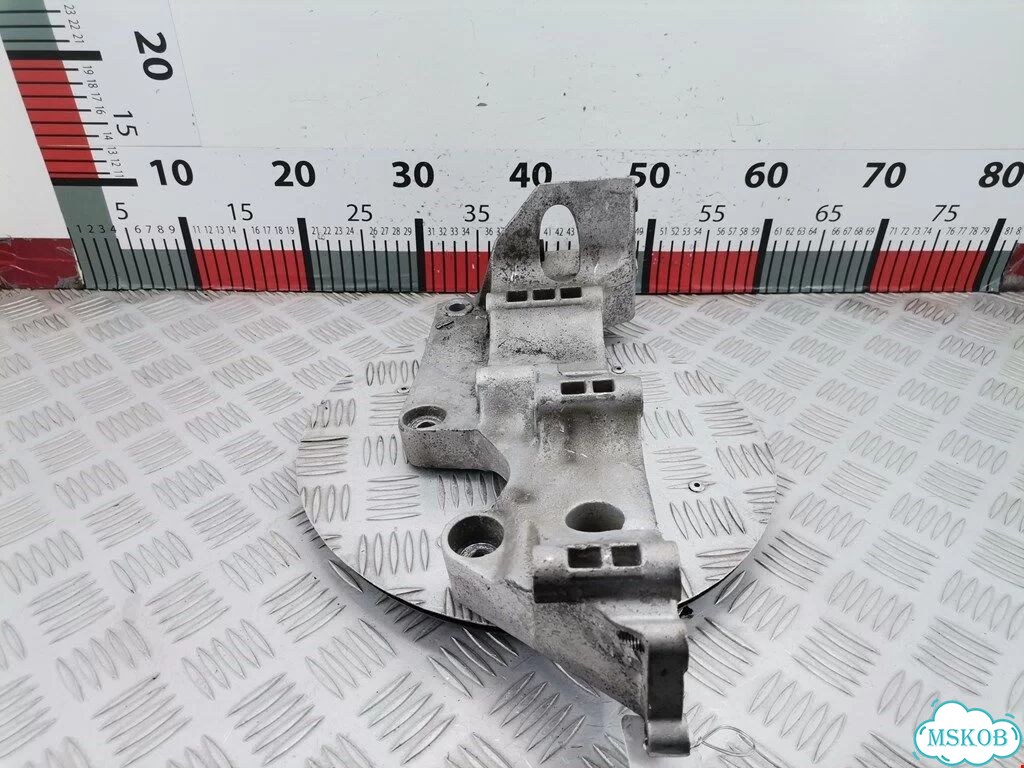 Кронштейн генератора Audi A3 8L фото 4