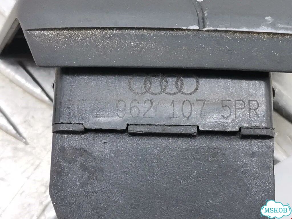 Кнопка центрального замка Audi A4 B6 фото 3