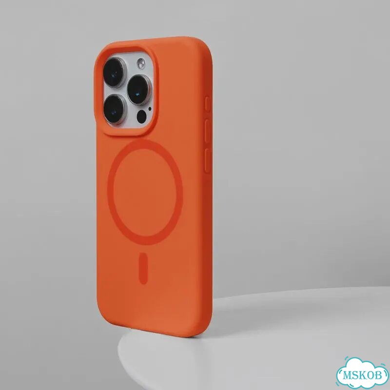 Черный чехол MagSafe для iPhone 15 Pro из жидкого силикона фото 2