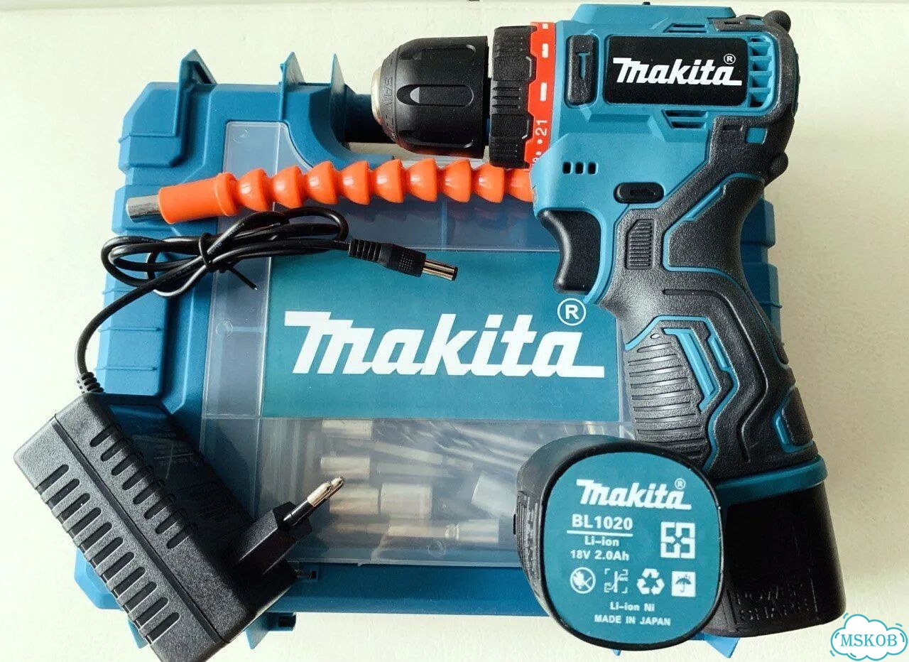 Шуруповерт 18 вольт Makita бесщеточный с битами фото 1