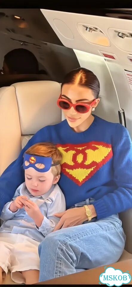Свитер Chanel supermen. Премиум фото 10