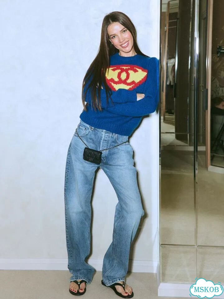 Свитер Chanel supermen. Премиум фото 3