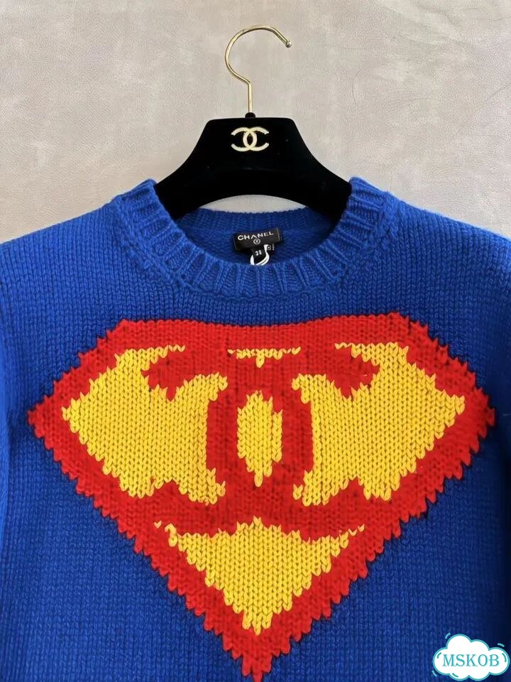 Свитер Chanel supermen. Премиум фото 5