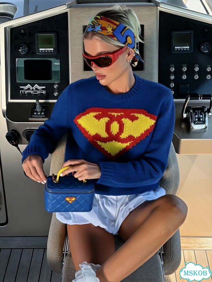 Свитер Chanel supermen. Премиум фото 6
