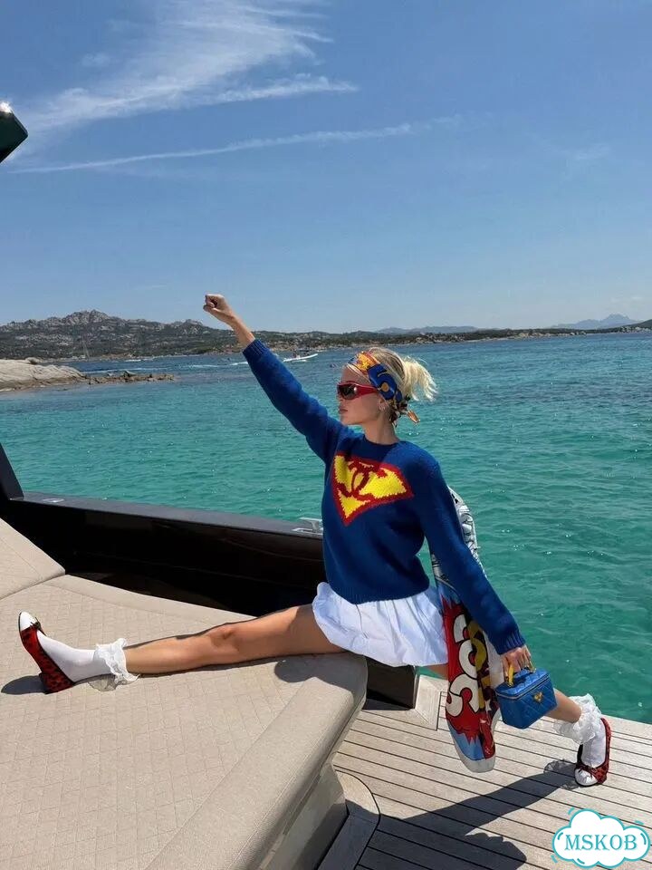 Свитер Chanel supermen. Премиум фото 9