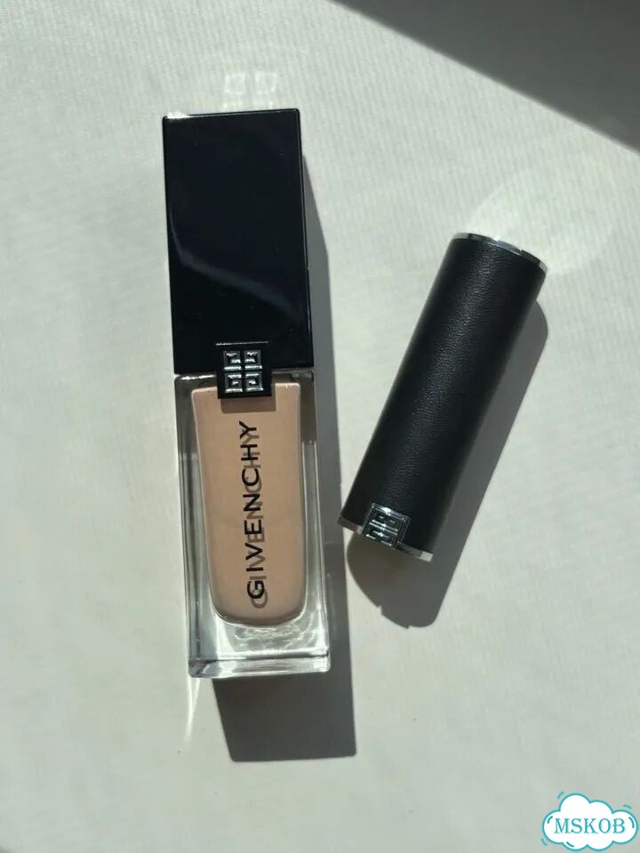 Givenchy. Тональный флюид+Помада фото 1