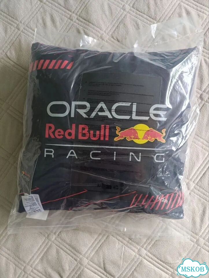 Подушка Oracle Red Bull Racing фото 1