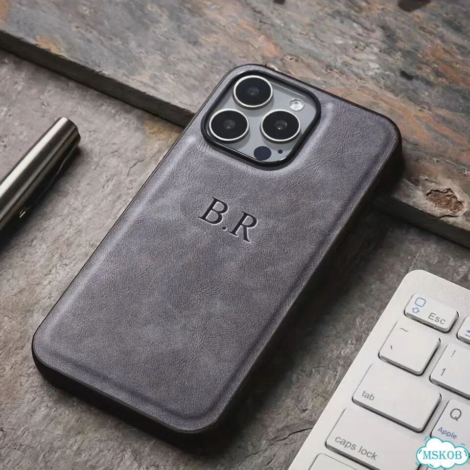 Кожаный чехол для iPhone 16 с гравировкой B.R., серый фото 1