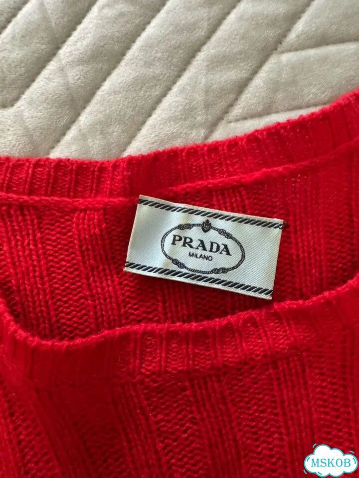 Свитер Prada оригинал фото 2