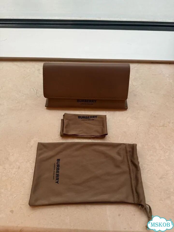Солнцезащитные очки burberry фото 5