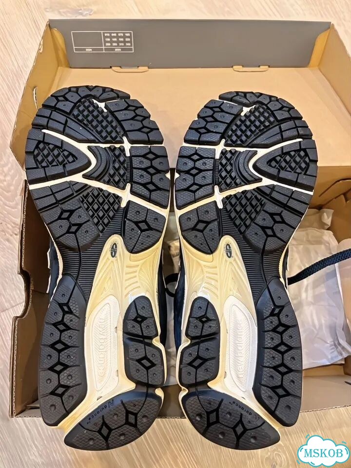 Кроссовки new balance m2002rca фото 6