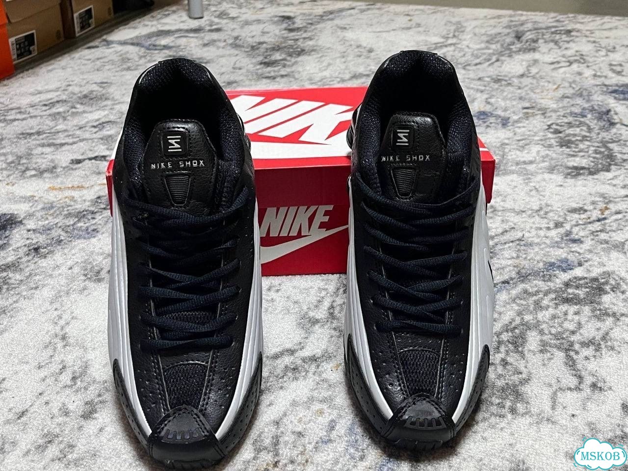Кроссовки Nike shox r4 белые фото 1