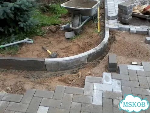 Укладка бордюров и пешеходных дорожек фото 7