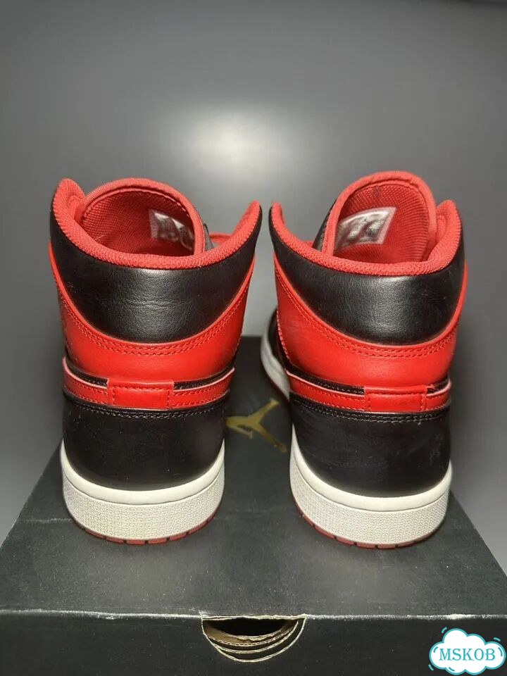 Кроссовки Nike Air Jordan 1 Mid Banned оригинал фото 4