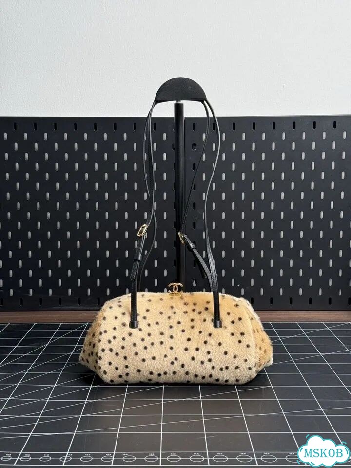 Сумка Chanel в горошек фото 3