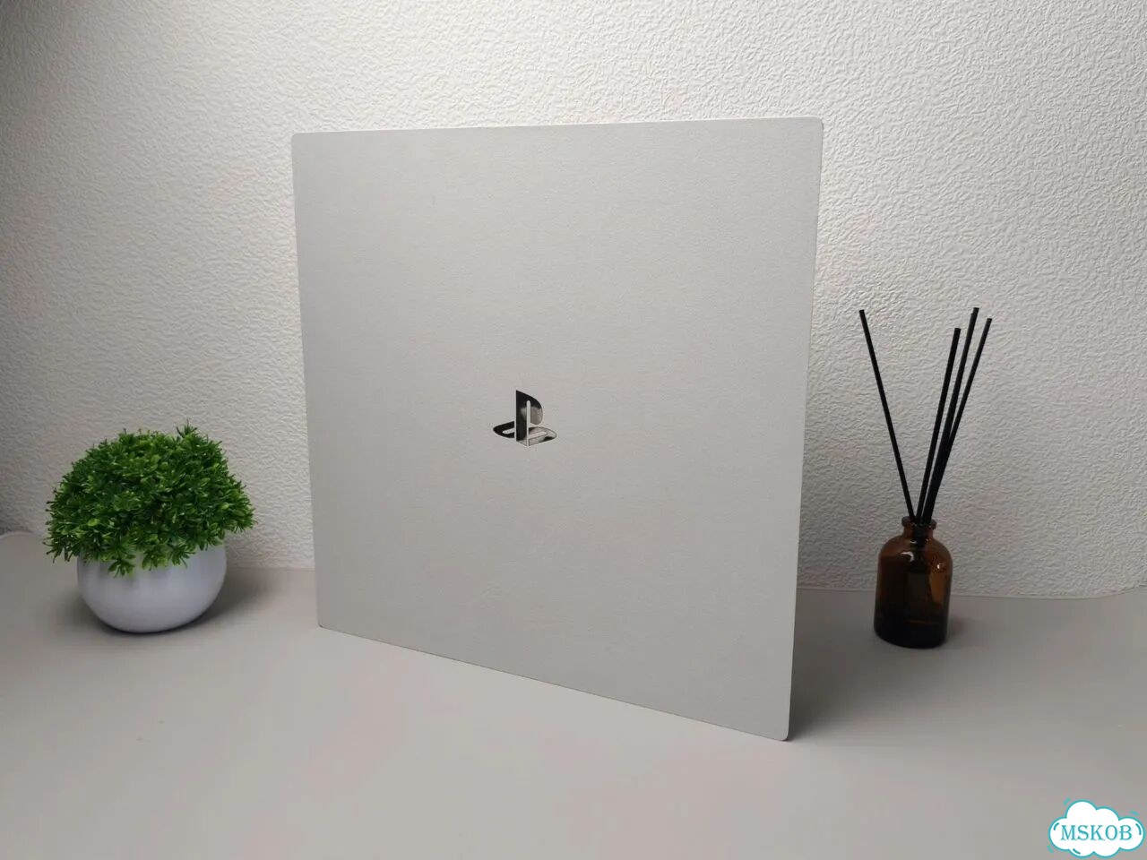 Sony PlayStation 4 Pro (White) 1TB фото 1
