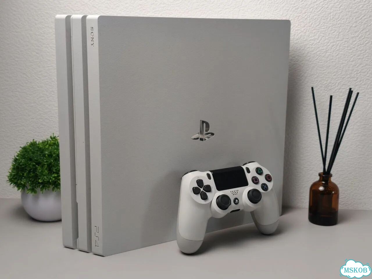Sony PlayStation 4 Pro (White) 1TB фото 7