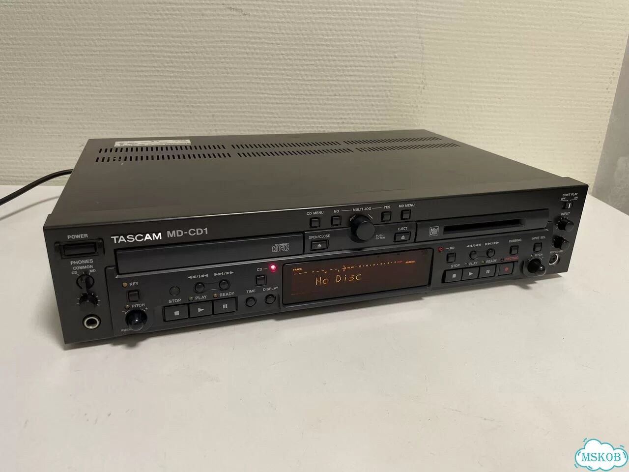 Проигрыватель MD+CD Tascam 483мм MD-CD1, б/у фото 1