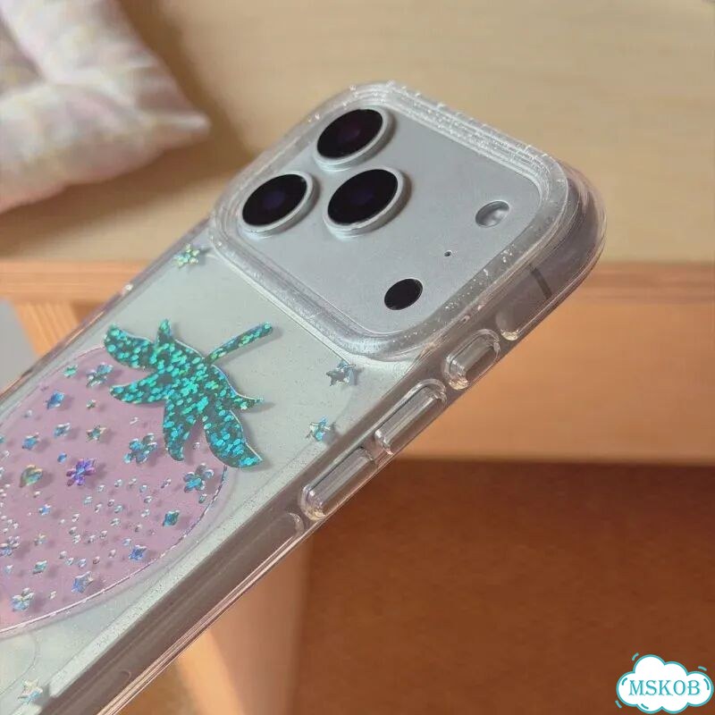 Чехол для iPhone 14 розовый клубничный с цепочкой фото 6