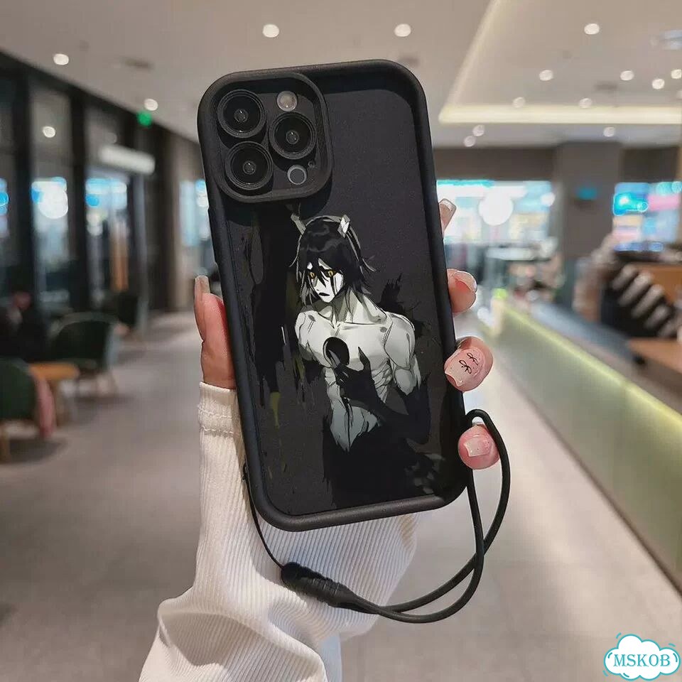 Черный чехол для iPhone 13 с аниме рисунком фото 1