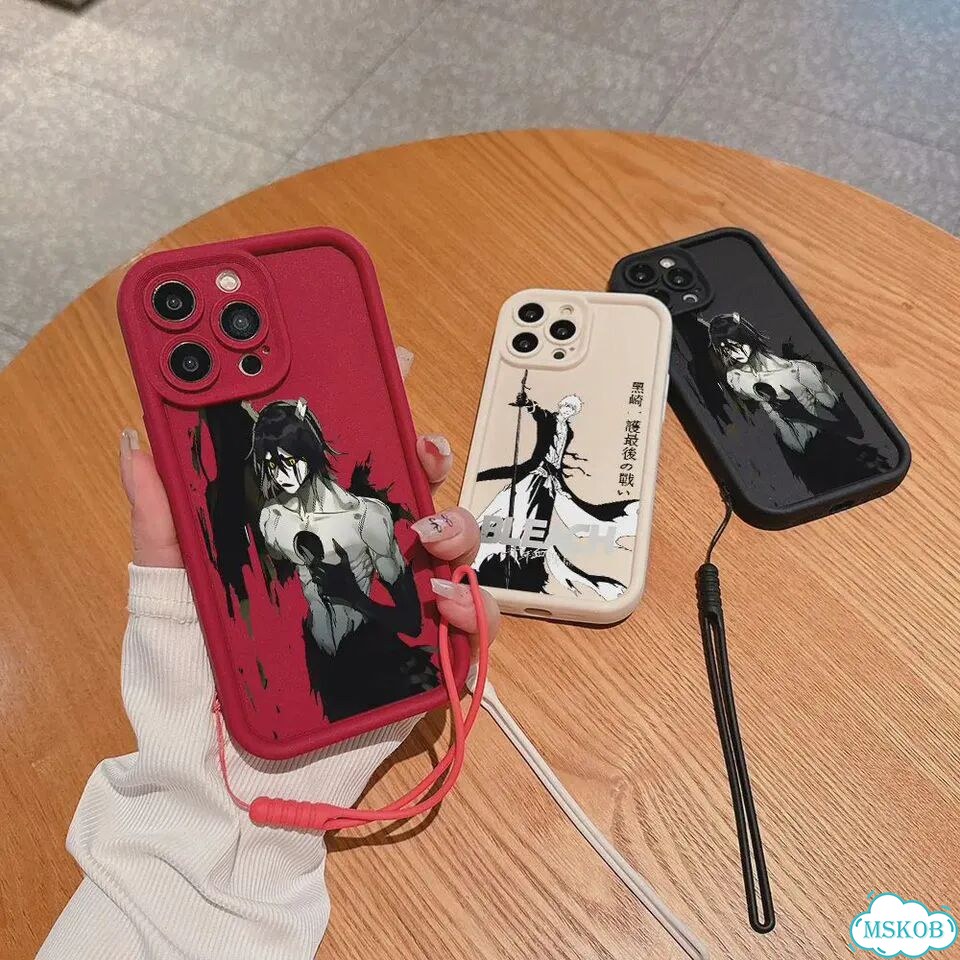 Черный чехол для iPhone 13 с аниме рисунком фото 2
