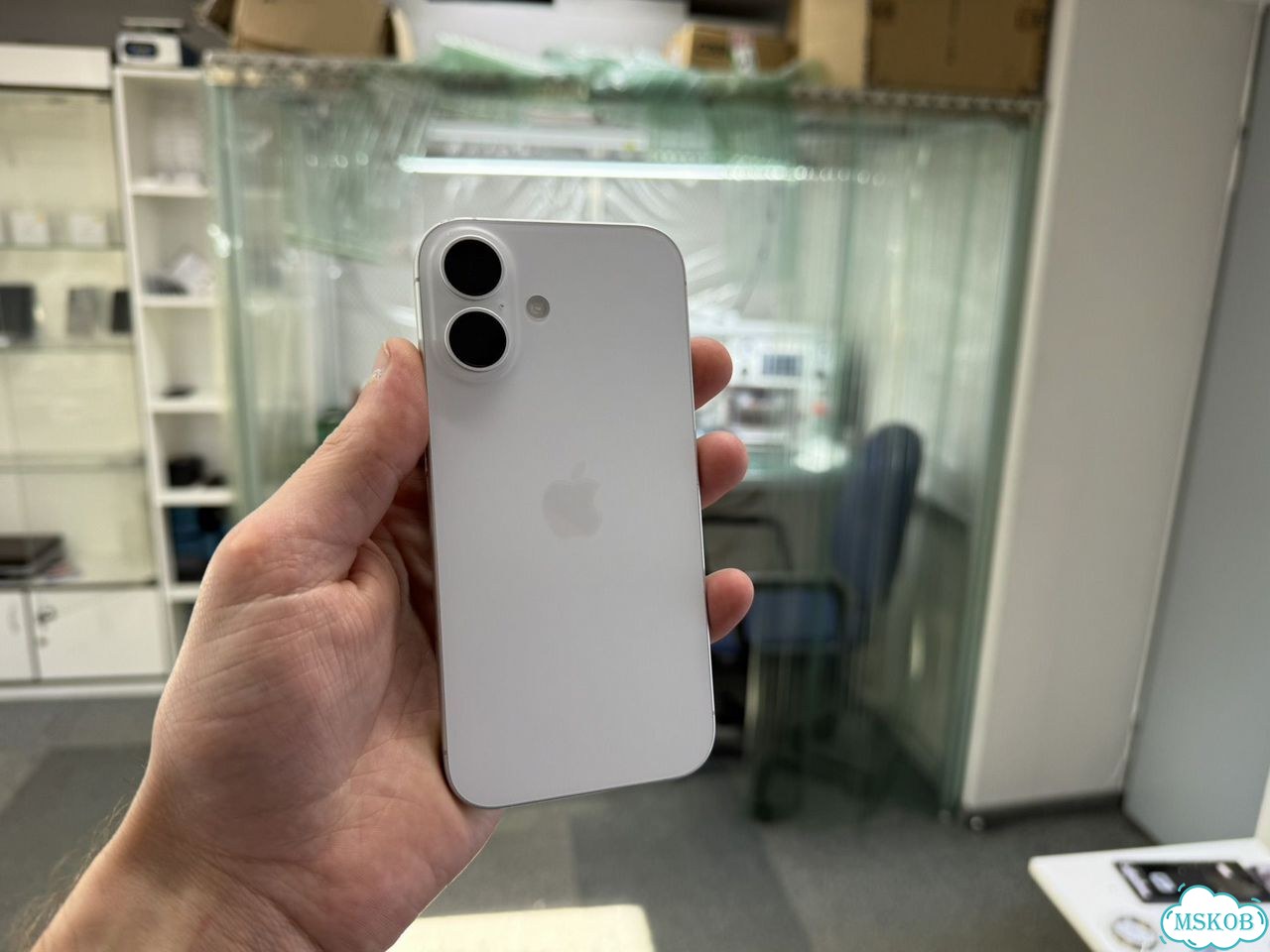 iPhone 16, 128 ГБ, SIM + eSIM фото 4