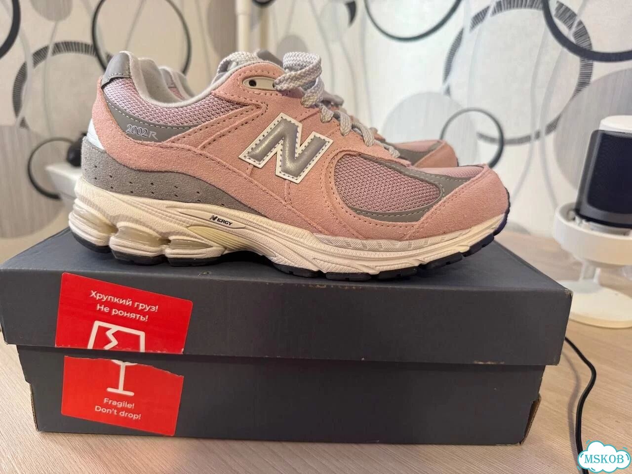 Кроссовки New Balance 2002r розовые 7US(40eu) фото 1