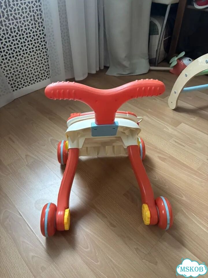Ходунки каталка BabyGo со столиком фото 4