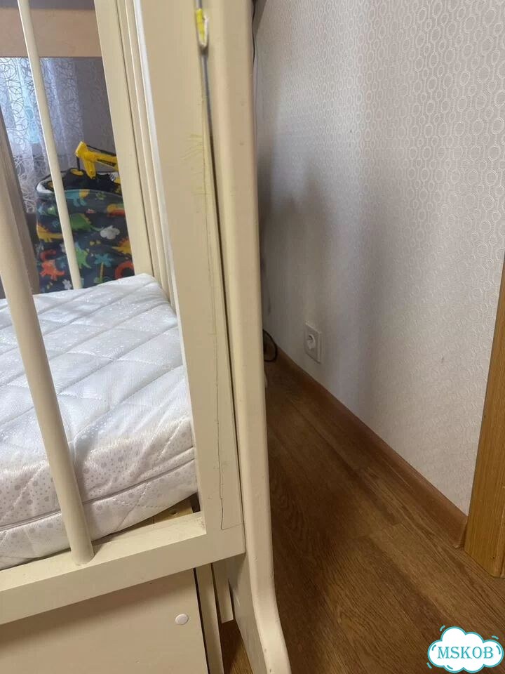 Детская кроватка с маятником и ящиком фото 6