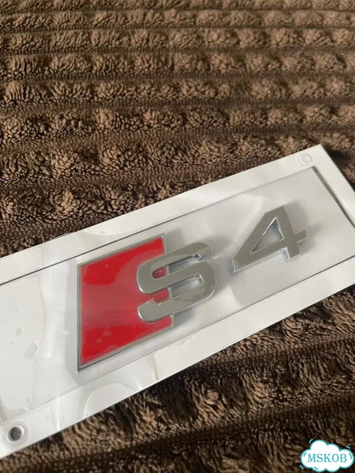 Шильдик Audi S4 фото 3