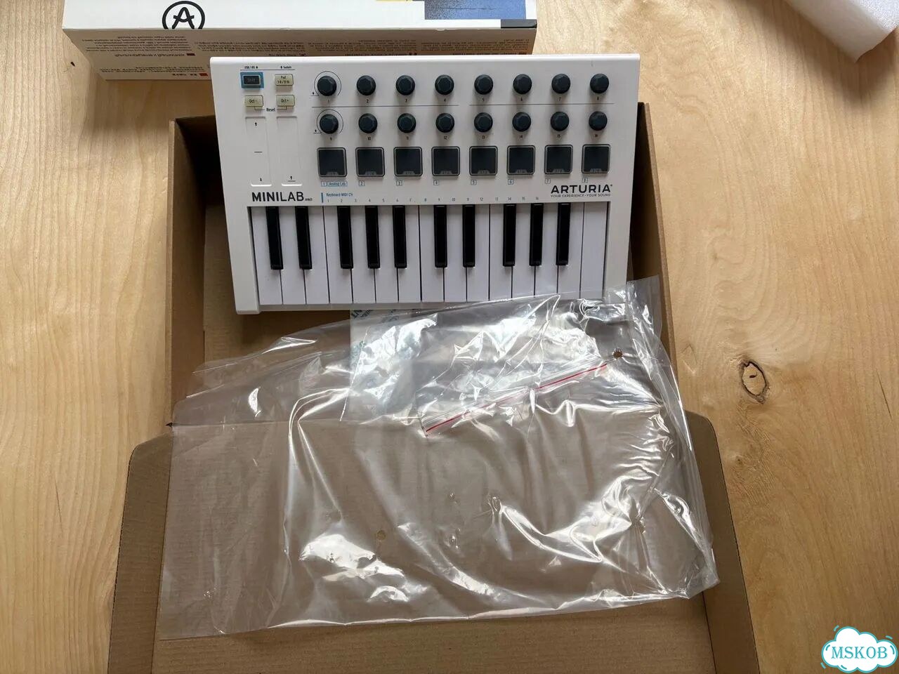 Arturia minilab mk2 новая фото 2