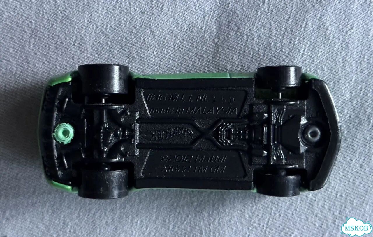 Машинка Hot Wheels Chevrolet Camaro зеленый фото 3
