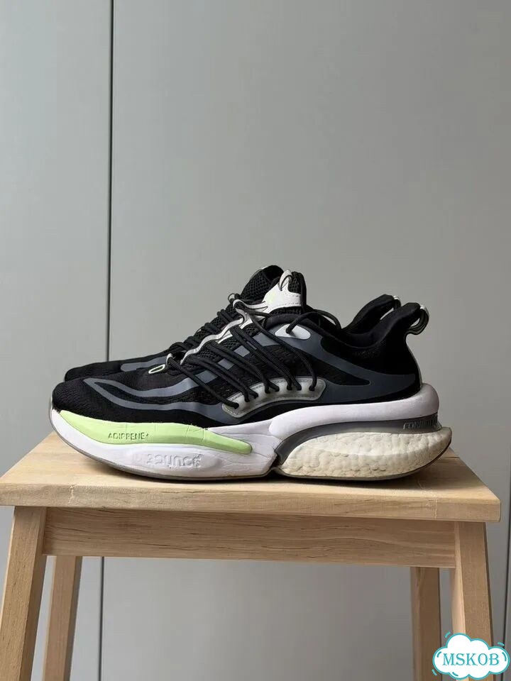 Кроссовки мужские Adidas AlphaBoost V1 фото 1