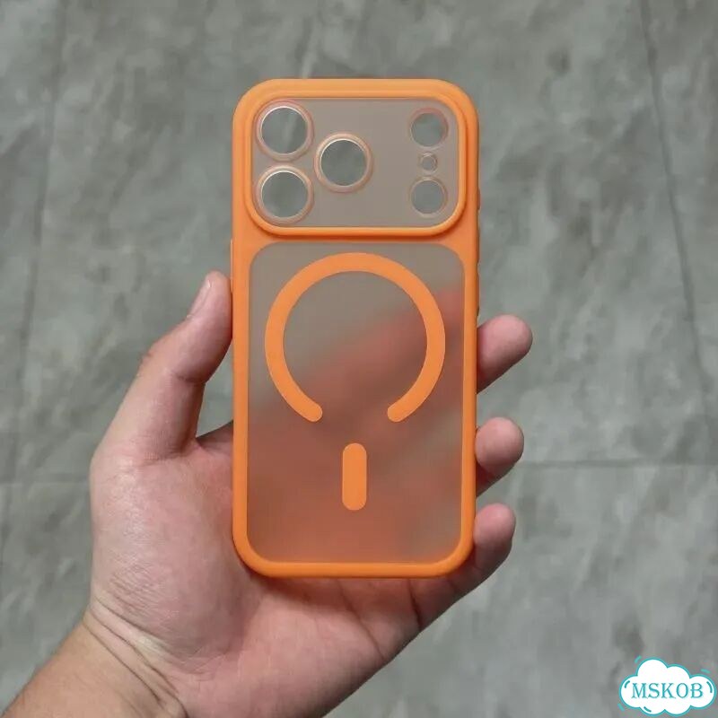 Оранжевый чехол на iPhone 15 Pro Max с MagSafe фото 1