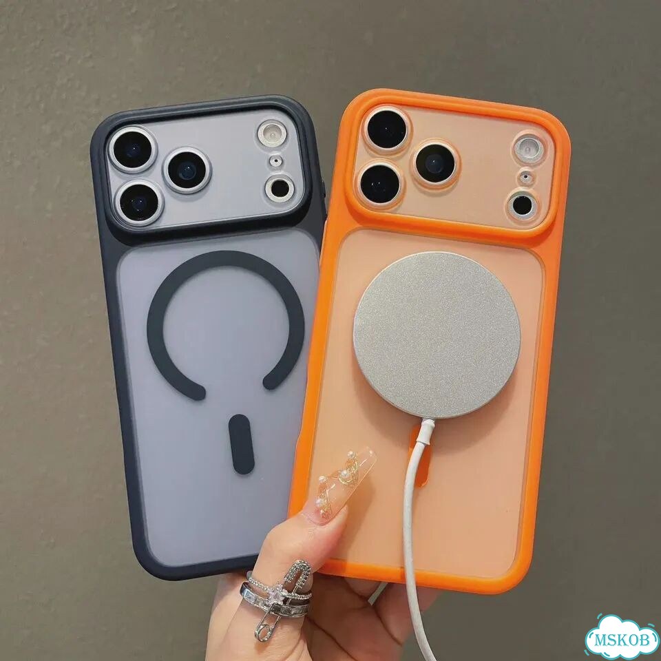 Оранжевый чехол на iPhone 15 Pro Max с MagSafe фото 4