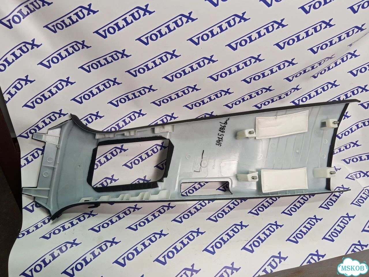 Стойка ремня безопасности volvo XC60 SPA правая черная bu 3 фото 4