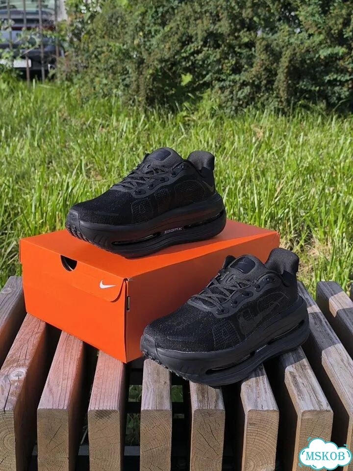 Кроссовки беговые Nike Vomero Premium мужские фото 2