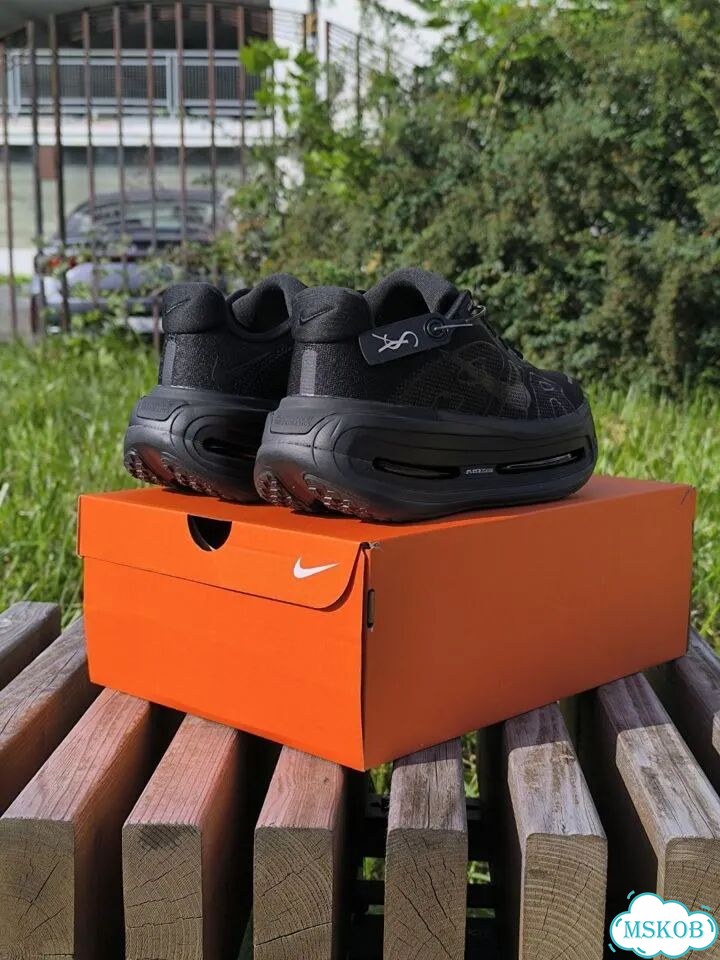 Кроссовки беговые Nike Vomero Premium мужские фото 3