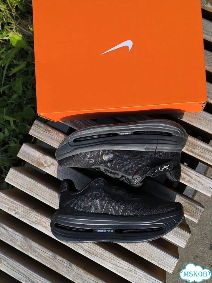 Кроссовки беговые Nike Vomero Premium мужские фото 4